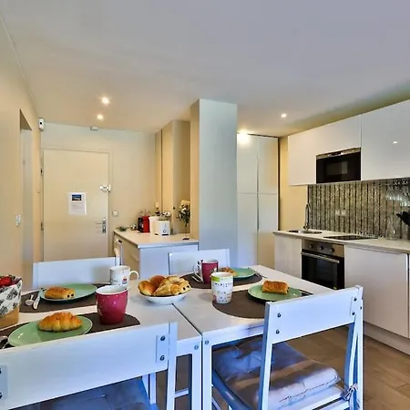 Centre St Tropez - Gd 2 Pieces, Piscine Et Parking * 圣特罗佩